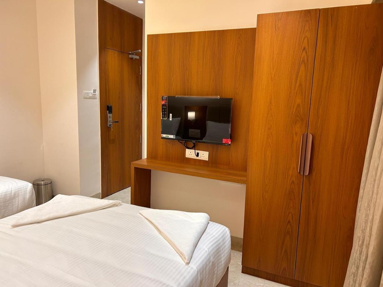 Hotel Neem Heritage Shirdi Bagian luar foto