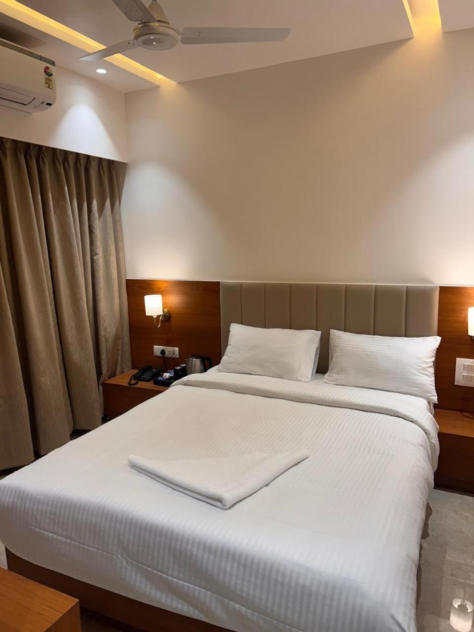 Hotel Neem Heritage Shirdi Bagian luar foto