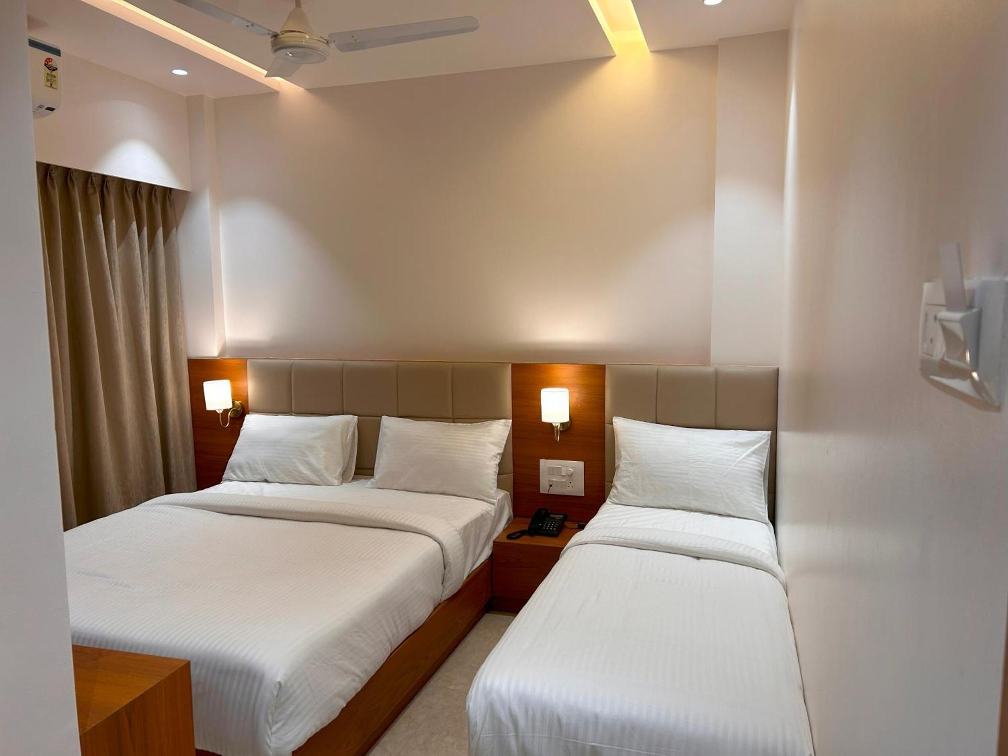 Hotel Neem Heritage Shirdi Bagian luar foto