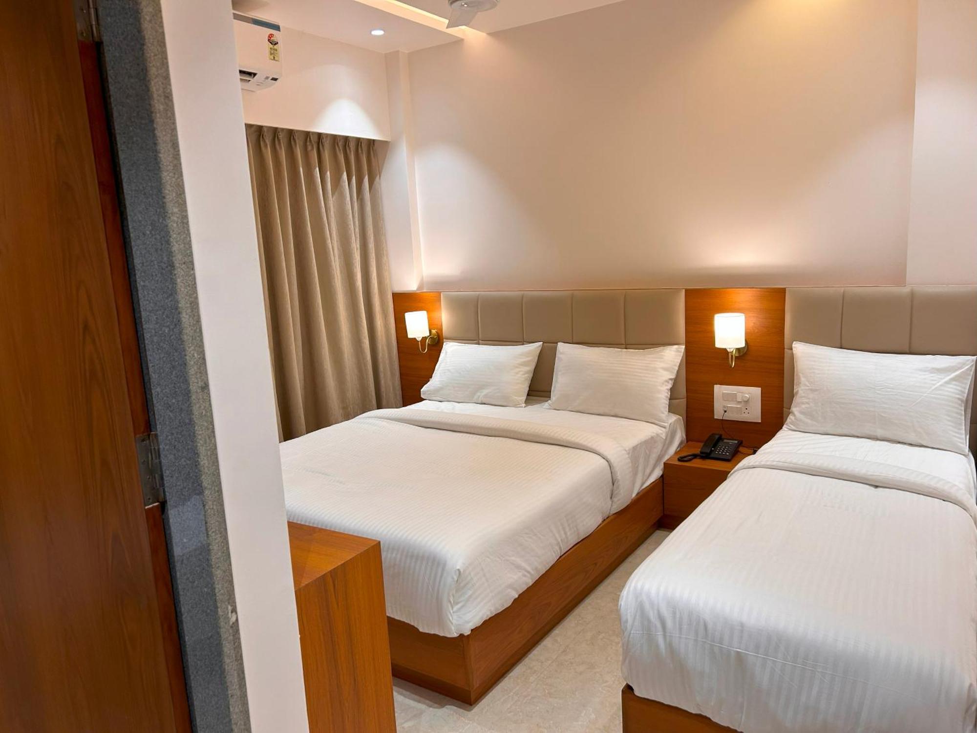 Hotel Neem Heritage Shirdi Bagian luar foto