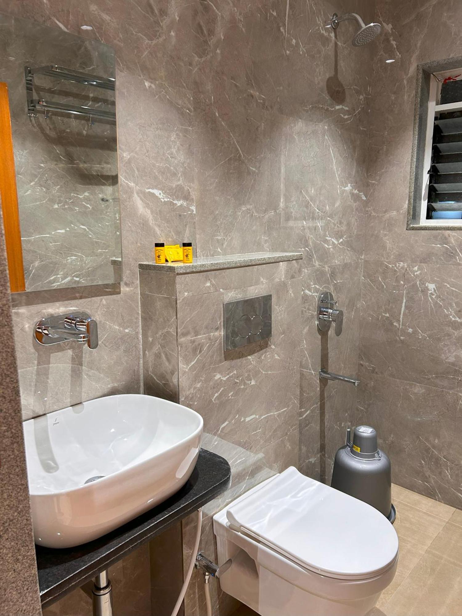 Hotel Neem Heritage Shirdi Bagian luar foto